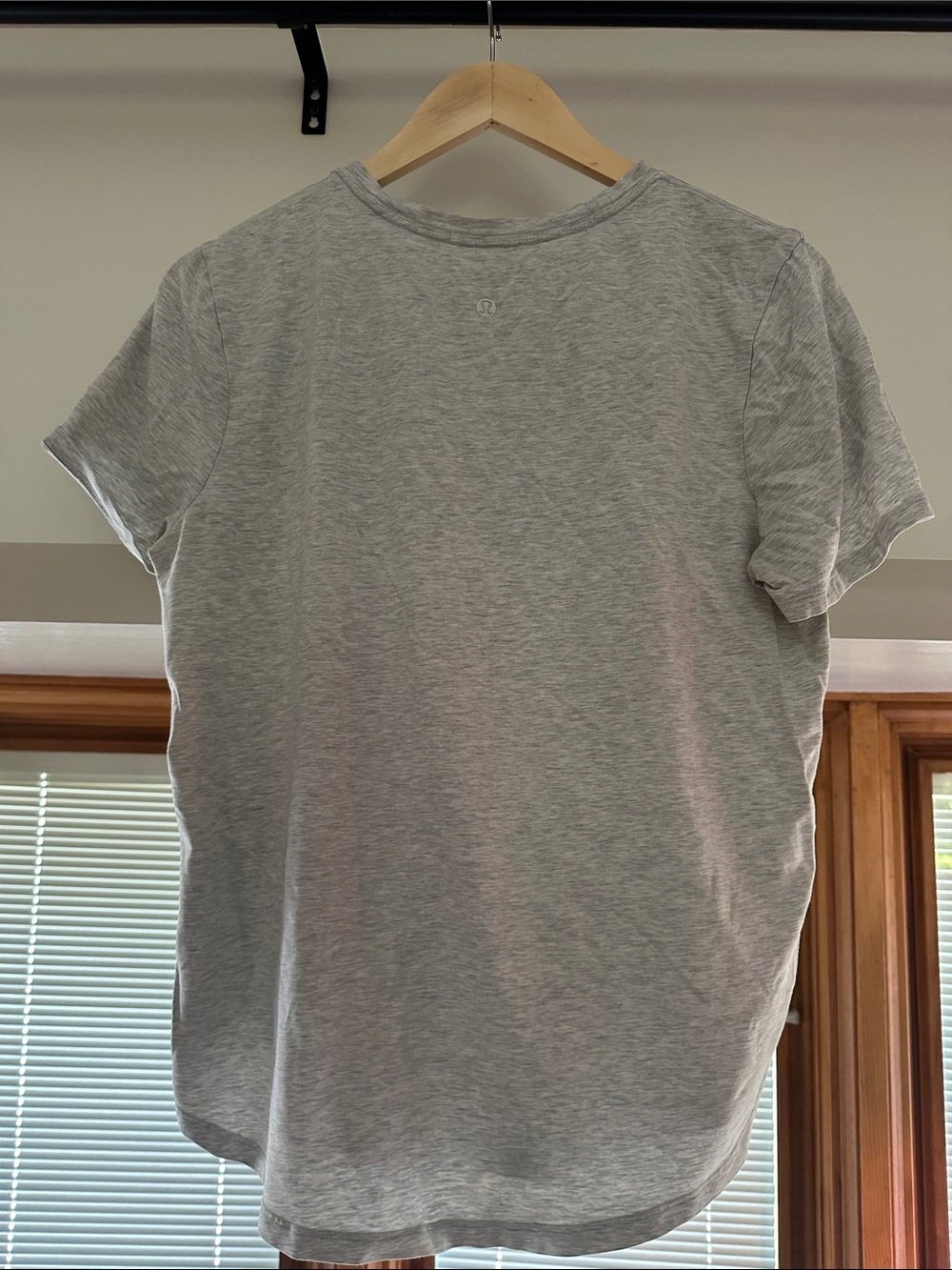 lululemon athletica Women’s Light Gray Heather Short-Sleeve Crew Tee
